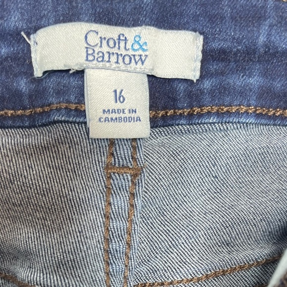 Croft And Barrow Women’s Denim Dark Wash Bermuda Denim Shorts Casual Size 16 - Picture 8 of 9